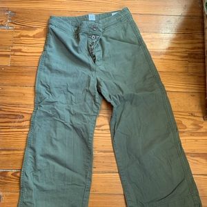 Gap button fly, wide leg cropped pants. Size 8